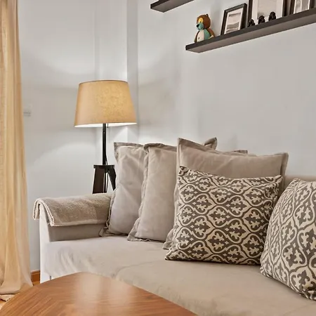 Cozy In Center By Costarentals - Ref 207 *