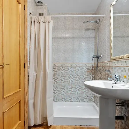 Cozy In Center By Costarentals - Ref 207 *